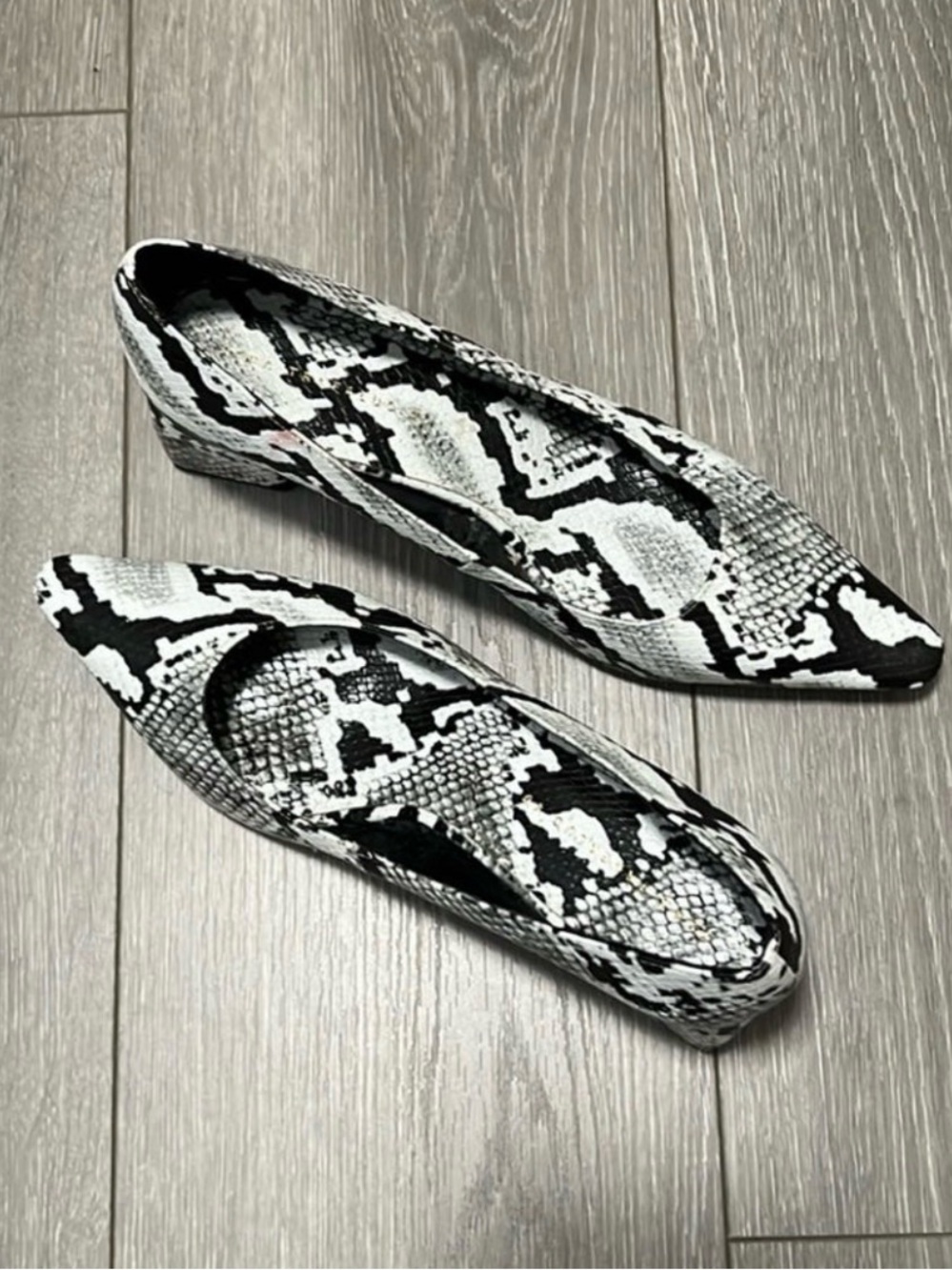 ZARA Heels Snake-Print Pointed Toe Women’s Size 9.5M- Black & White